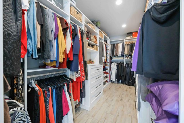 33510 Walnut Xing, Magnolia, TX 77355