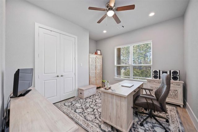 33510 Walnut Xing, Magnolia, TX 77355