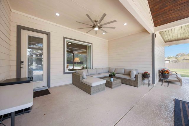 33510 Walnut Xing, Magnolia, TX 77355