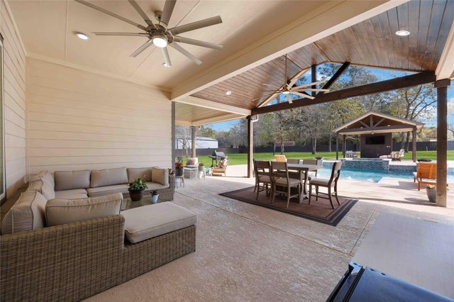 33510 Walnut Xing, Magnolia, TX 77355