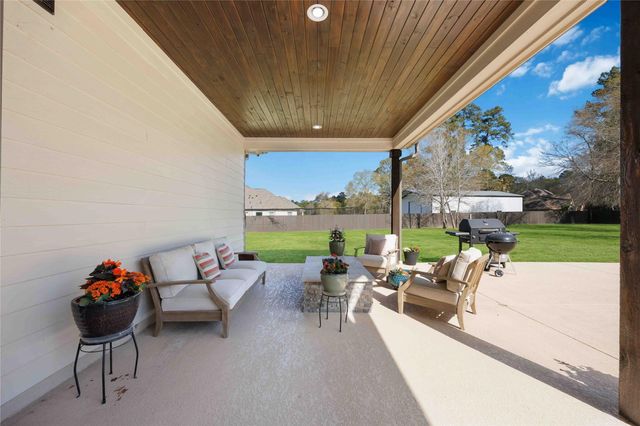 33510 Walnut Xing, Magnolia, TX 77355