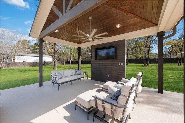 33510 Walnut Xing, Magnolia, TX 77355