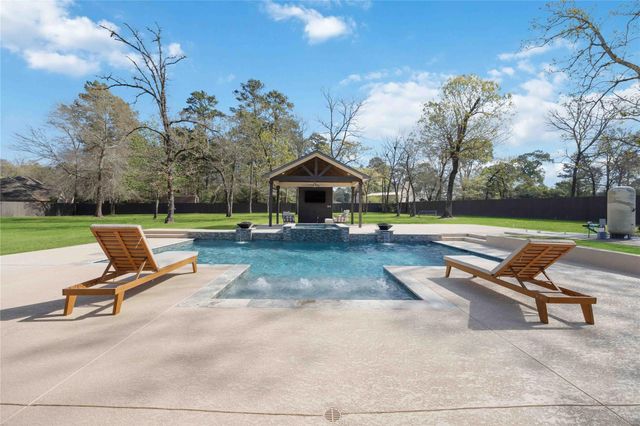 33510 Walnut Xing, Magnolia, TX 77355