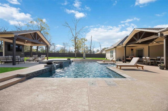 33510 Walnut Xing, Magnolia, TX 77355