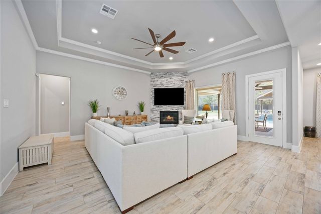 33510 Walnut Xing, Magnolia, TX 77355