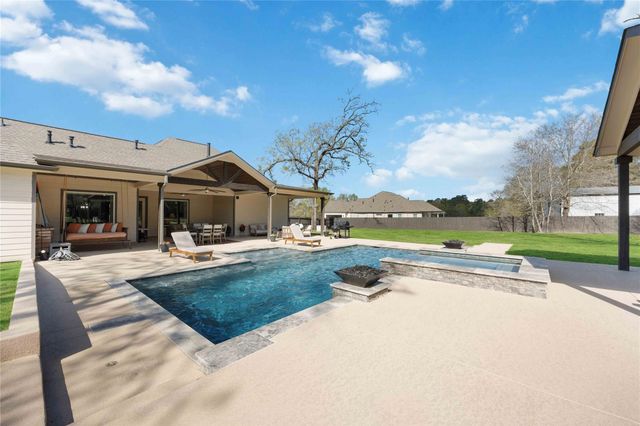 33510 Walnut Xing, Magnolia, TX 77355