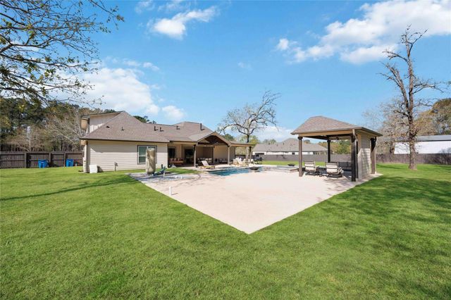 33510 Walnut Xing, Magnolia, TX 77355