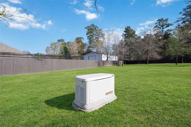 33510 Walnut Xing, Magnolia, TX 77355