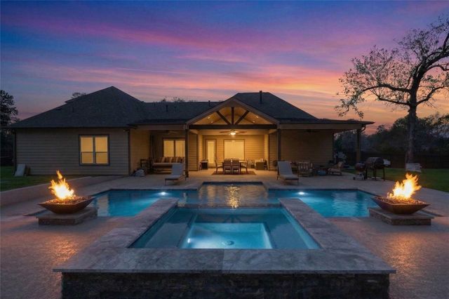 33510 Walnut Xing, Magnolia, TX 77355