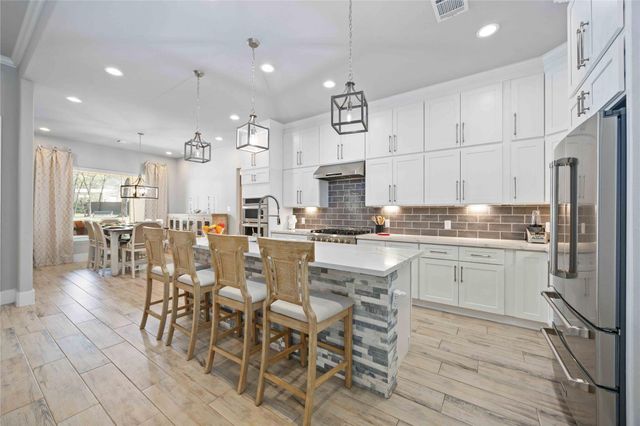 33510 Walnut Xing, Magnolia, TX 77355