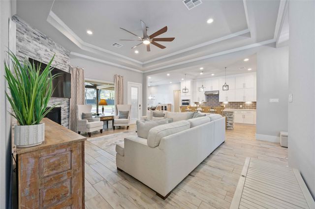 33510 Walnut Xing, Magnolia, TX 77355