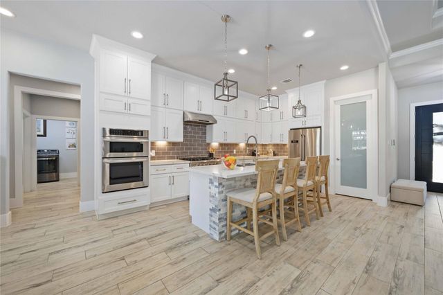 33510 Walnut Xing, Magnolia, TX 77355