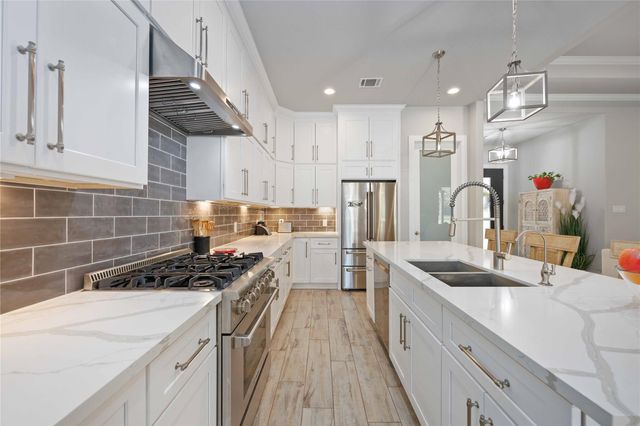 33510 Walnut Xing, Magnolia, TX 77355