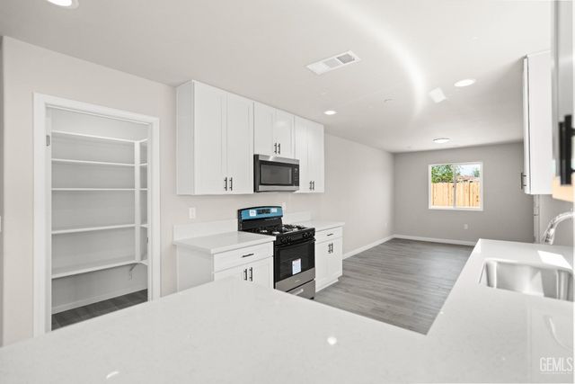 715 Merengue Street, Bakersfield, CA 93306