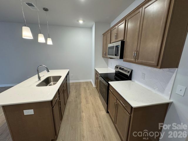 4632 Lakeview Road 6, Charlotte, NC 28216