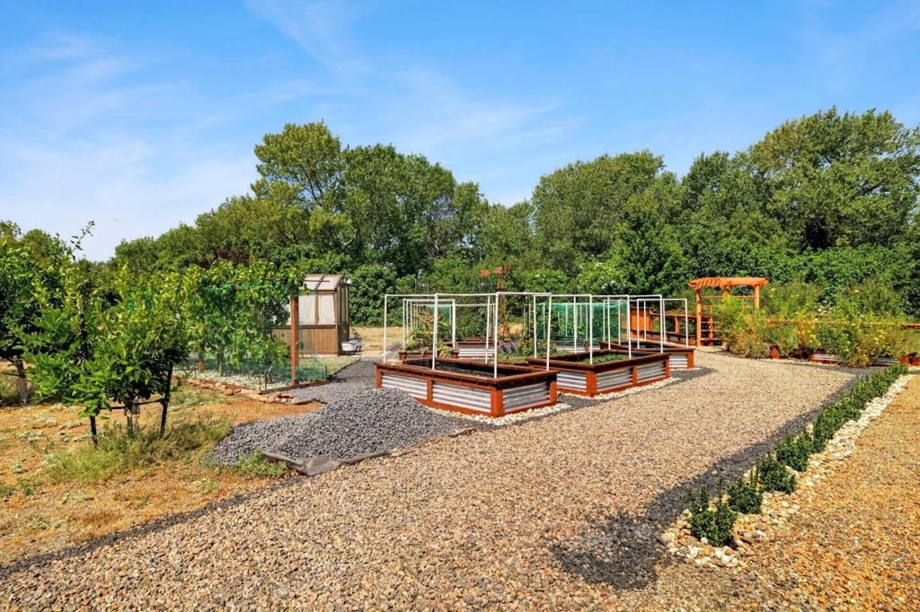 Image 91 of property listing at 3930 Aruba, Chico, CA 95973
