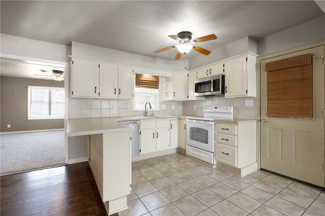 11000 W 56th Terrace, Shawnee, KS 66203