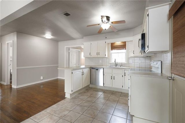 11000 W 56th Terrace, Shawnee, KS 66203