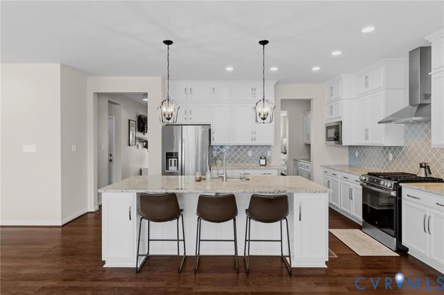 1813 James Overlook Dr, Chester, VA 23836