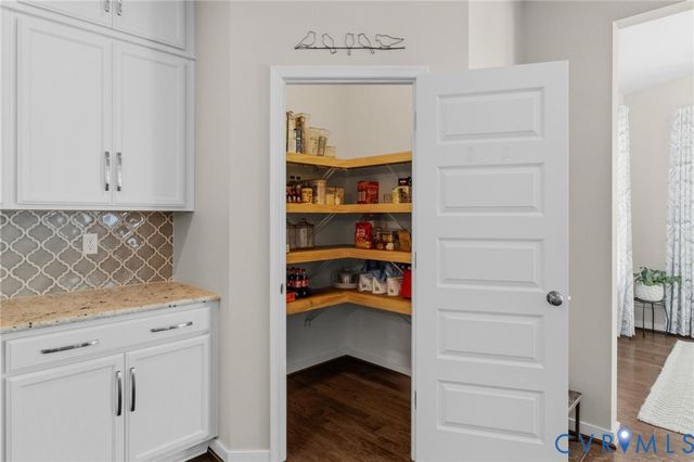 1813 James Overlook Dr, Chester, VA 23836