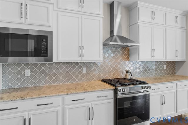 1813 James Overlook Dr, Chester, VA 23836