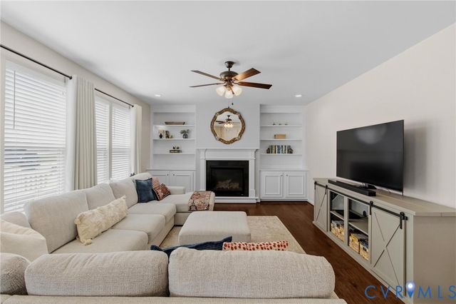 1813 James Overlook Dr, Chester, VA 23836