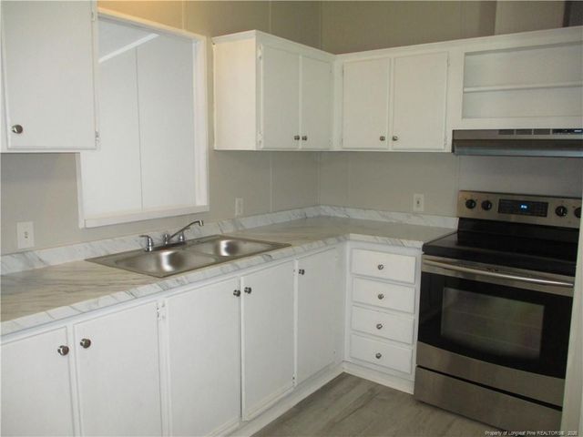 27 Skylark Lane, St. Pauls, NC 28384