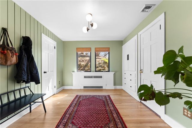 22 Priscilla Ln, Rosslyn Farms, PA 15106