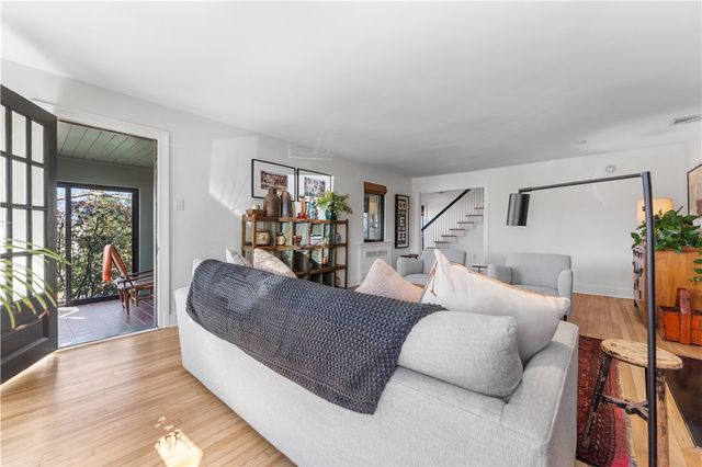 22 Priscilla Ln, Rosslyn Farms, PA 15106