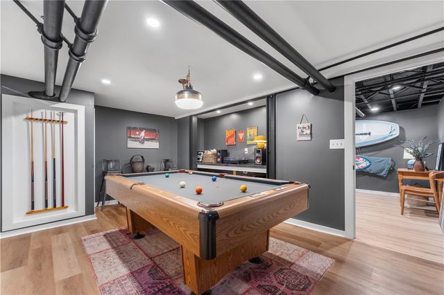 22 Priscilla Ln, Rosslyn Farms, PA 15106