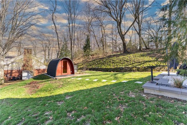 22 Priscilla Ln, Rosslyn Farms, PA 15106