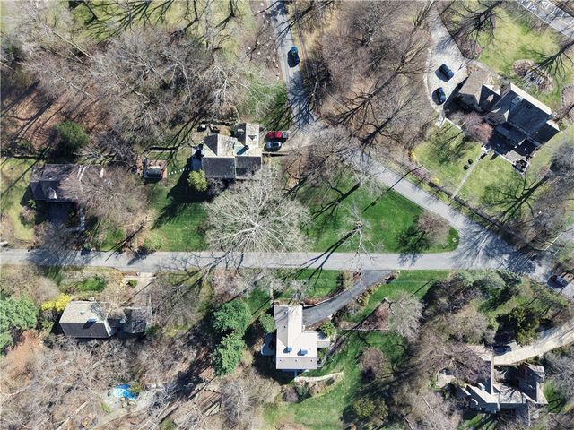 22 Priscilla Ln, Rosslyn Farms, PA 15106