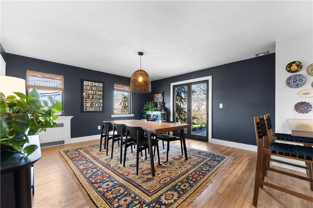22 Priscilla Ln, Rosslyn Farms, PA 15106