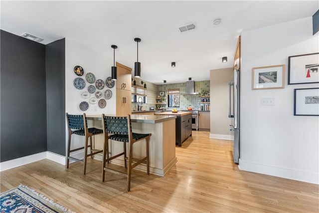 22 Priscilla Ln, Rosslyn Farms, PA 15106