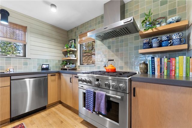 22 Priscilla Ln, Rosslyn Farms, PA 15106