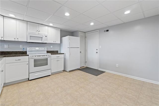 4514 Sir Johns LN, Virginia Beach, VA 23455