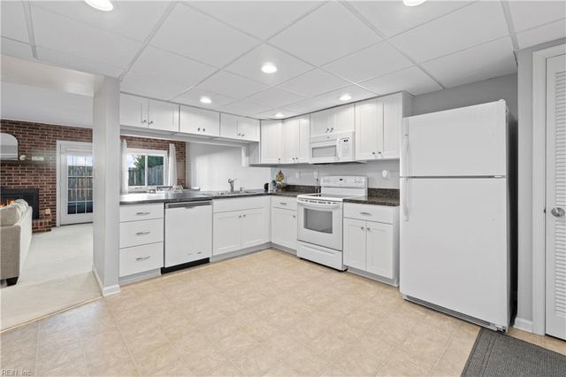 4514 Sir Johns LN, Virginia Beach, VA 23455