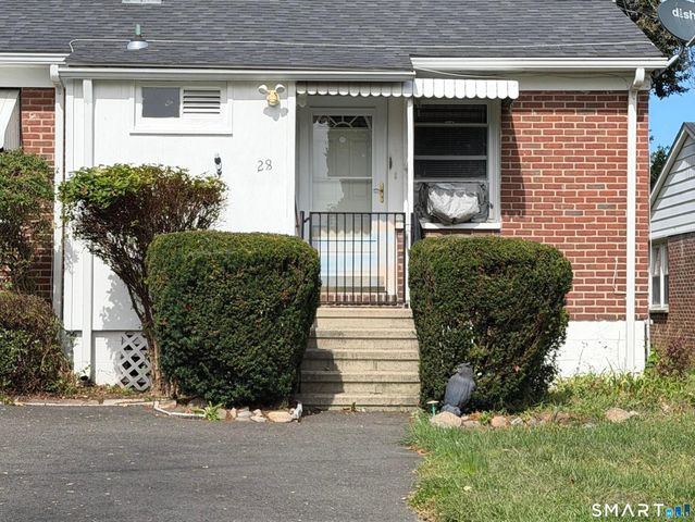 28 Singer Court, Stratford, CT 06614