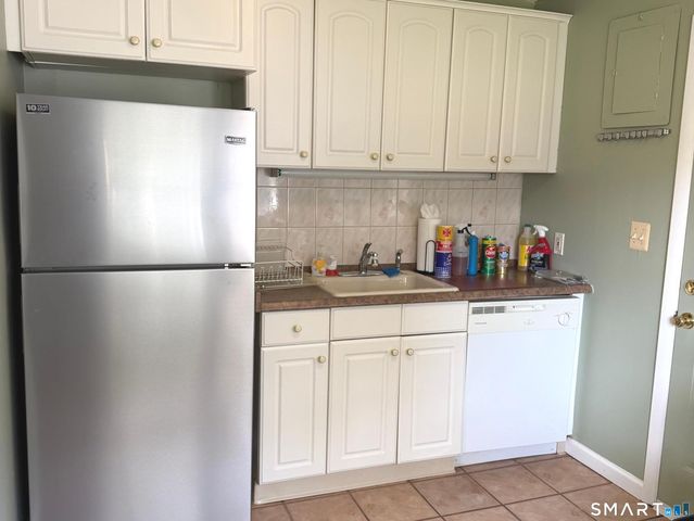 28 Singer Court, Stratford, CT 06614