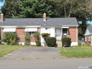 28 Singer Court, Stratford, CT 06614