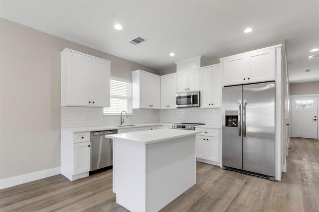 3150 B N Cleveland Street, Dayton, TX 77535