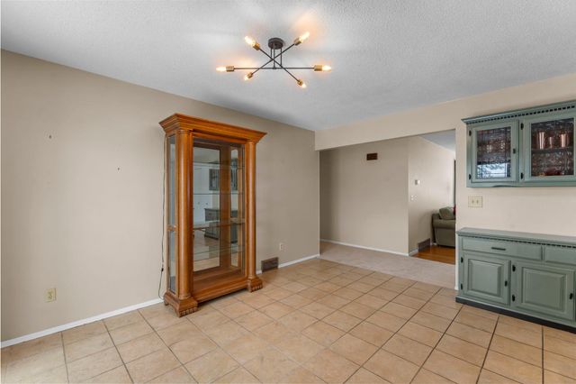 396 Thompson Avenue W, West Saint Paul, MN 55118