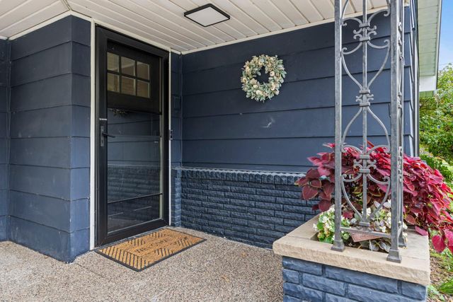 396 Thompson Avenue W, West Saint Paul, MN 55118