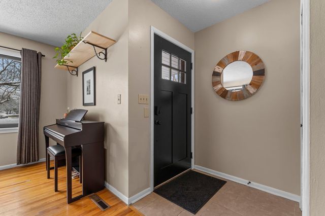 396 Thompson Avenue W, West Saint Paul, MN 55118