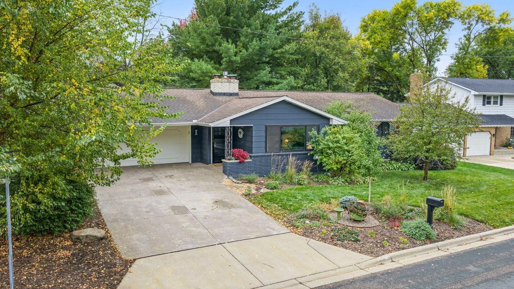 396 Thompson Avenue W, West Saint Paul, MN 55118