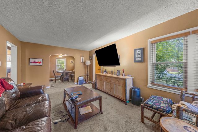 9047 S 50th Avenue, Oak Lawn, IL 60453