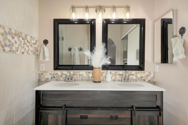 1012 Casa Maria Road NE, Albuquerque, NM 87113