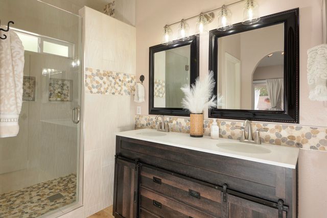 1012 Casa Maria Road NE, Albuquerque, NM 87113