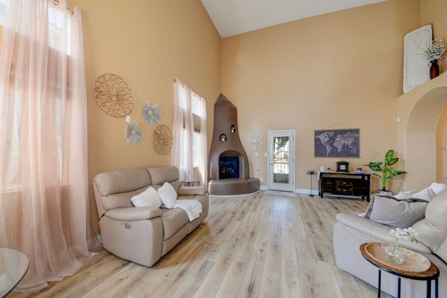1012 Casa Maria Road NE, Albuquerque, NM 87113