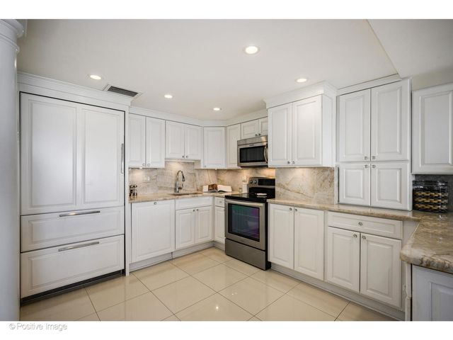 175 E Delaware Place 7107, Chicago, IL 60611